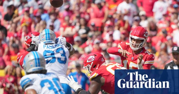 Chiefs’ Patrick Mahomes completes behind-the-back pass to Travis Kelce