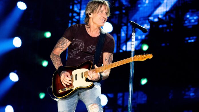 Keith Urban plays free pop-up concert outside a Buc-ee’s store in Alabama