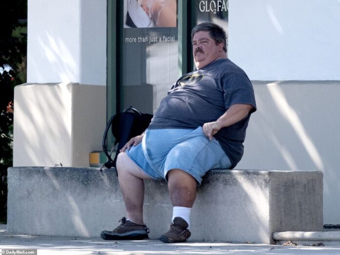 Jess Brolin was photographed waiting for a bus in downtown Ojai, where he lives in a modest home