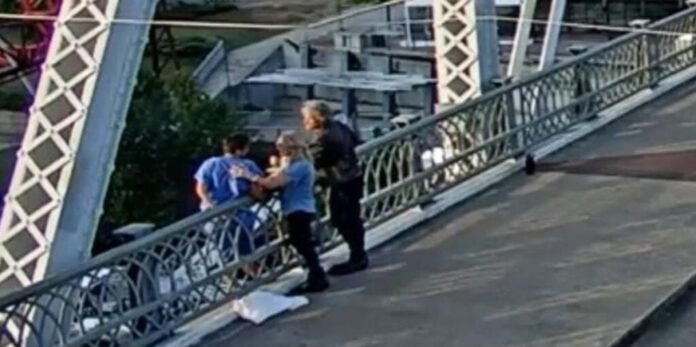 Bon Jovi saves distressed woman on Nashville bridge