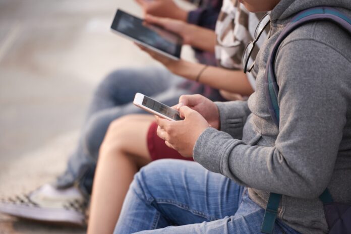 Boston school bans smartphones to tackle bullying