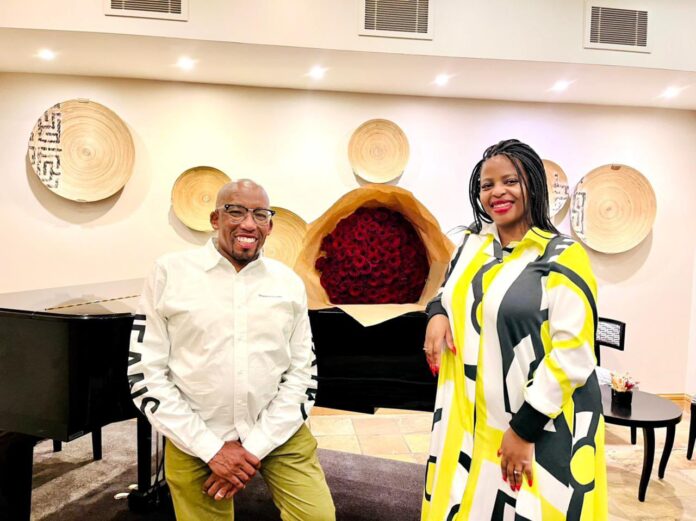 HOT: Journalist claims Palesa Ledwaba cheated on her husband, Wally Ledwaba, with Thokozani Nkosi, as she spent the weekend with him at Houghton hotel