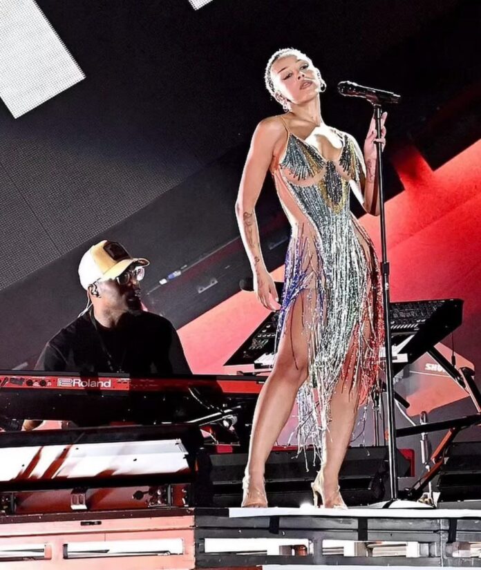 PHOTO: Doja Cat wore South African flag outfit to perform on stage at the 2024 Global Citizen Fest