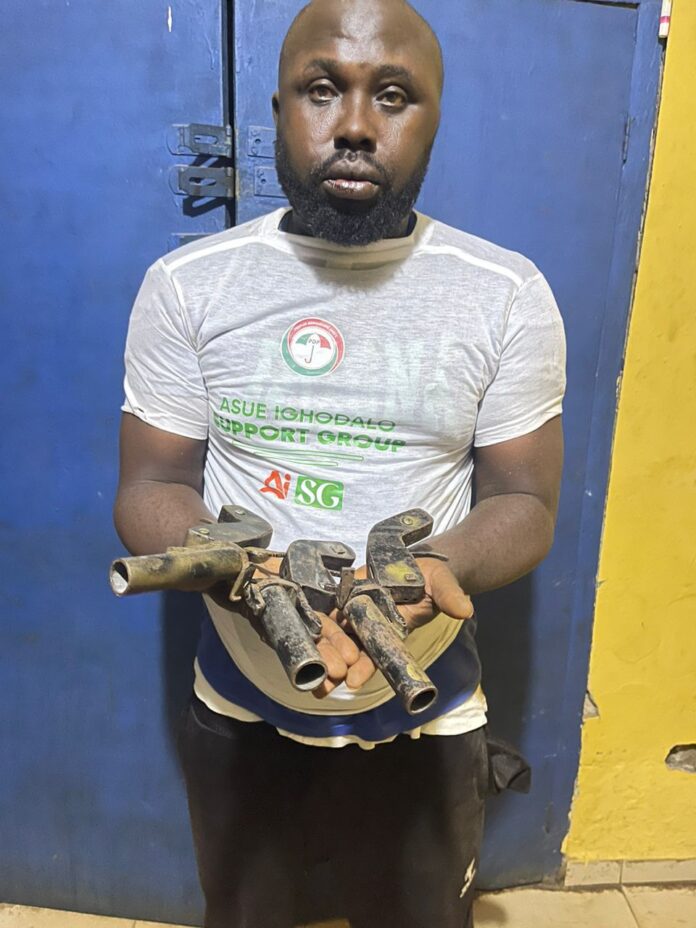 PHOTO: Thug wearing Asue Ighodalo branded Tshirt gets arrested at Oredo Ward 3 in Benin, Edo State while trying to steal ballot box with weapons