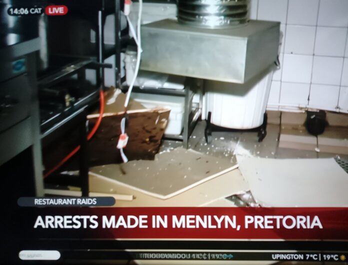 VIDEO: Mugg & Bean Menlyn ceiling collapsed as employee seen hiding in a fridge