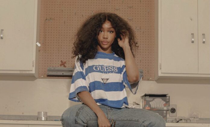 PHOTO: SZA calls her fat pussy Lizzo as a shade in 2023 tweet on Twitter